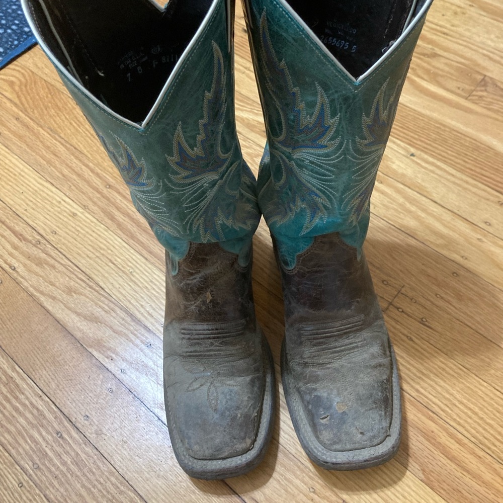 Justin womens size 7 crepe soles